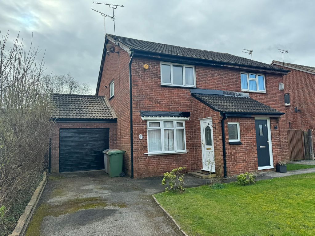 2 bed semidetached house to rent in Stourport Close, Wirral CH49, £895