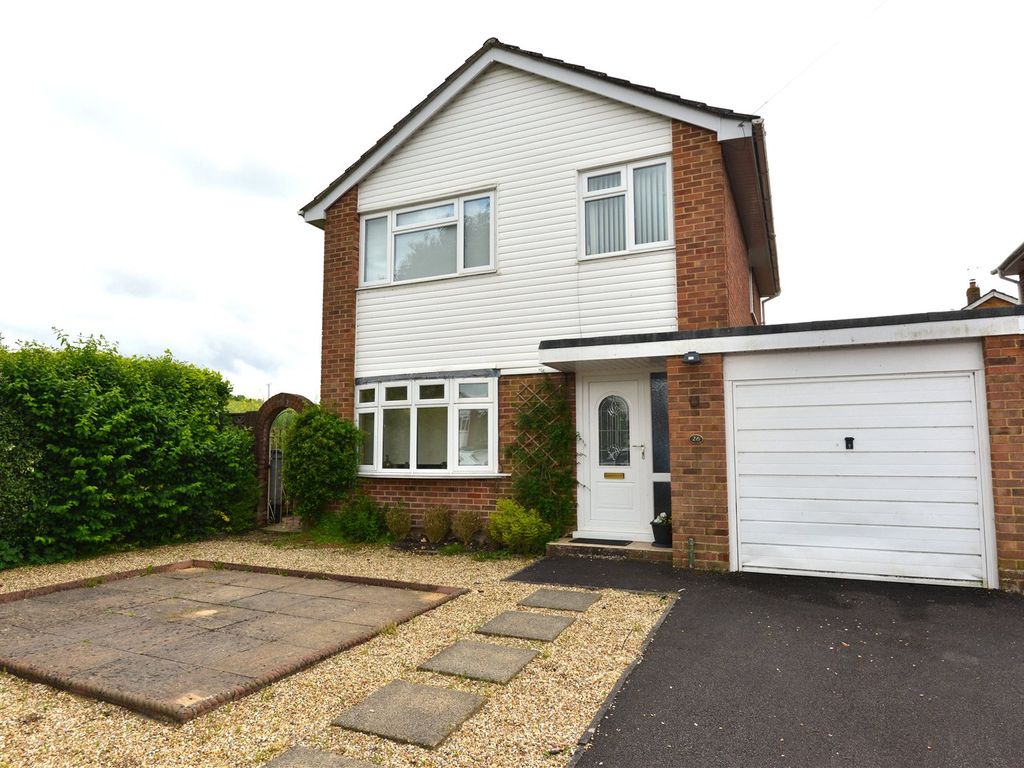 3 bed link detached house for sale in Twynham Close, Downton, Salisbury