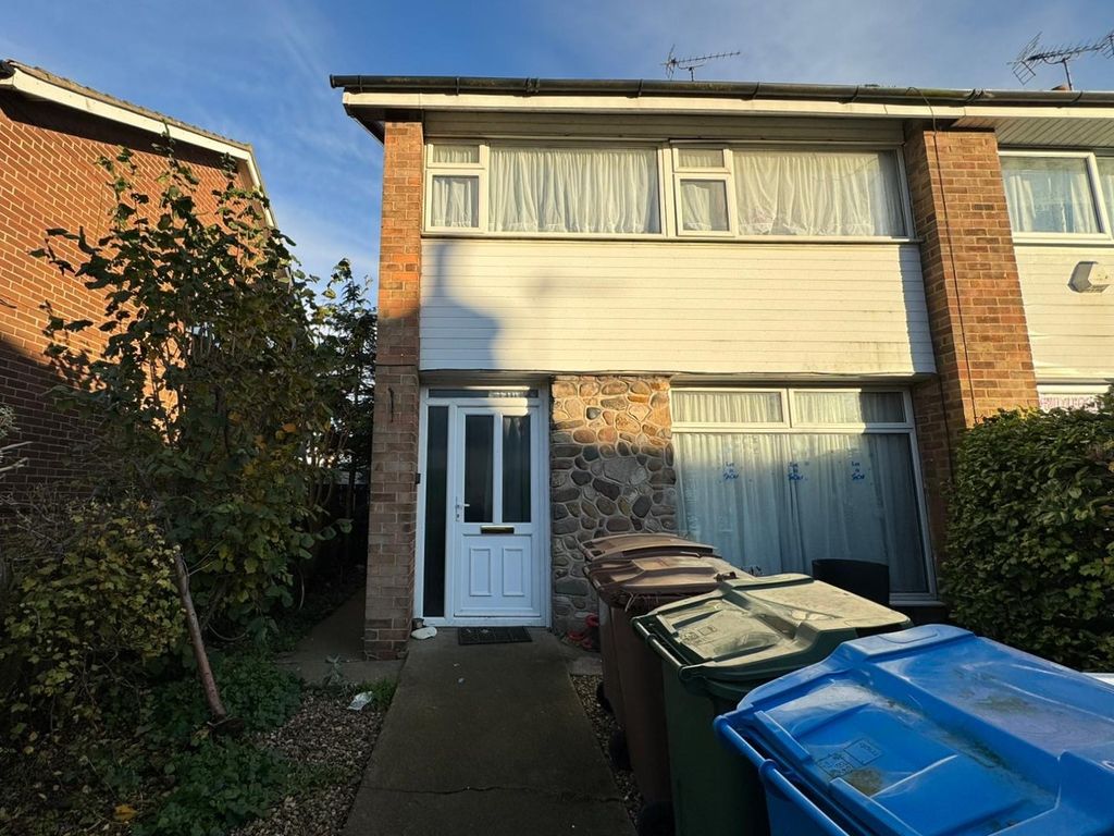 3 bed flat for sale in Southgate, Hornsea HU181Aq HU18, £165,000 Zoopla