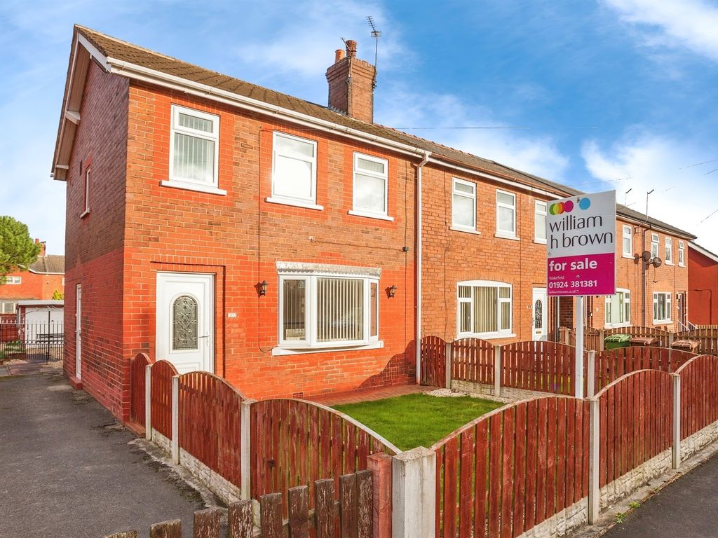 3 bed end terrace house for sale in Oak Street, New Crofton, Wakefield