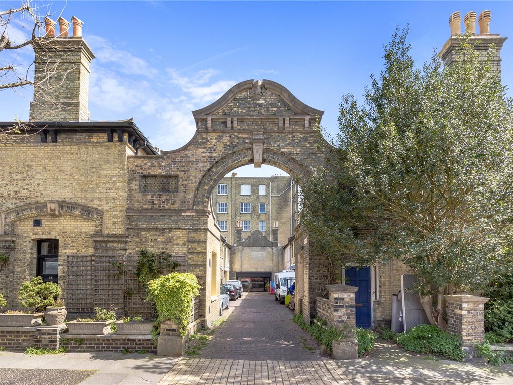 Kings Mews, Hove, East Sussex BN3  