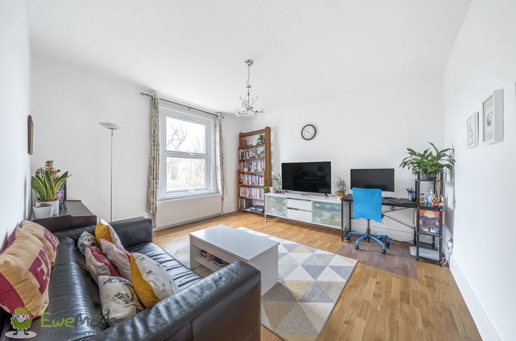 2 bed for sale in Ramsden Road, London N11 Zoopla