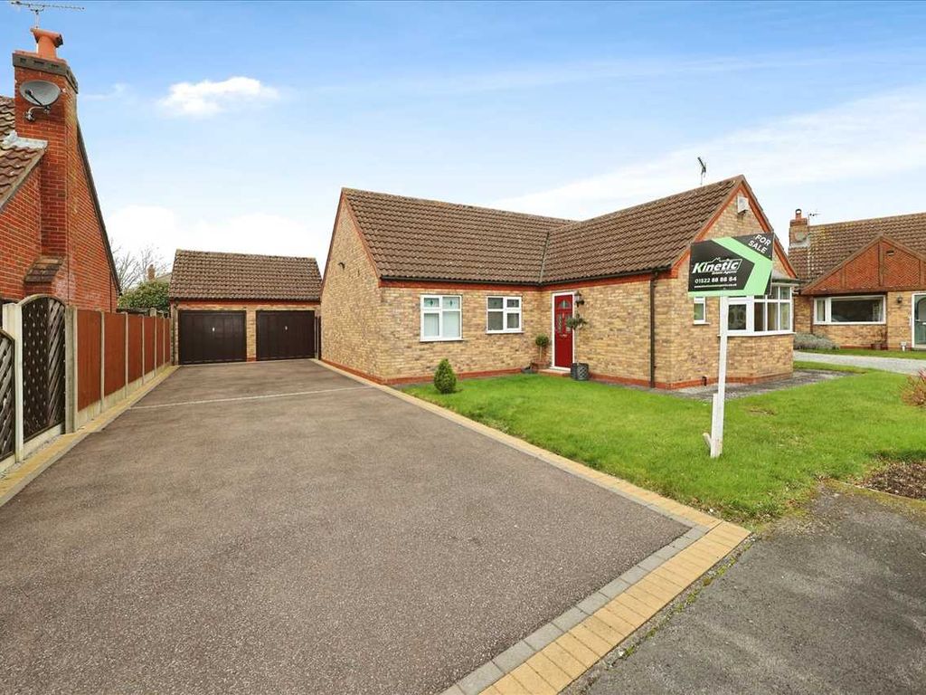3 bed bungalow for sale in Philip Court, North Hykeham, Lincoln LN6, £