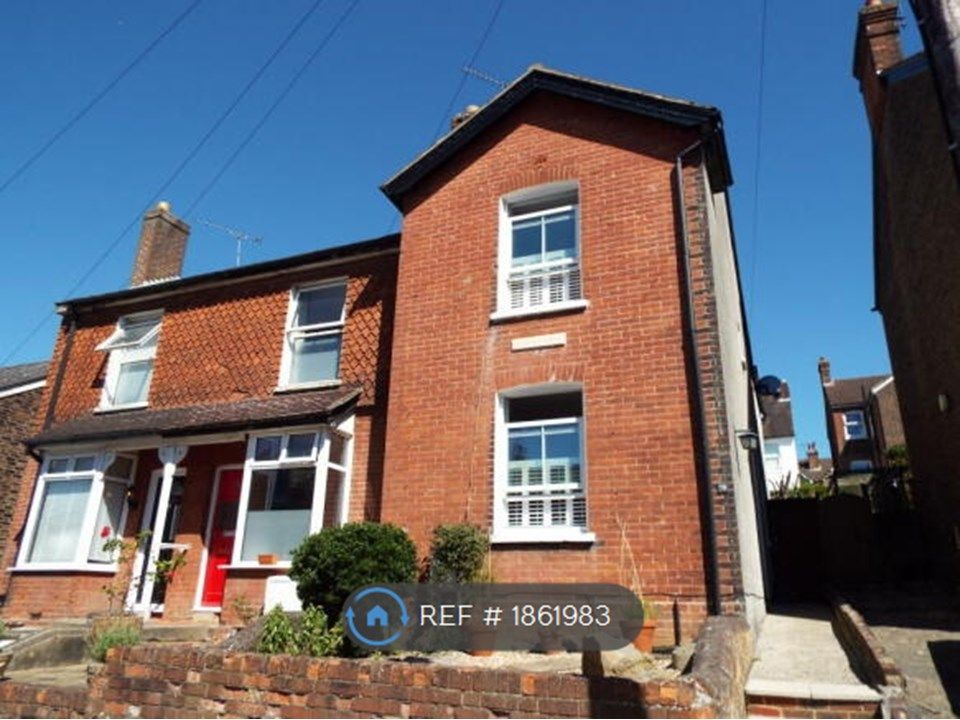 2 bed terraced house to rent in St. Marys Road, Tonbridge TN9, £1,400