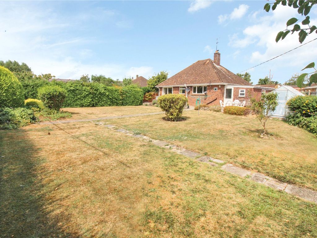 3 bed bungalow for sale in The Beeches, Lydiard Millicent, Swindon