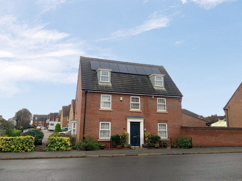 5 bed detached house for sale in Goldstraw Lane, Fernwood, Newark NG24