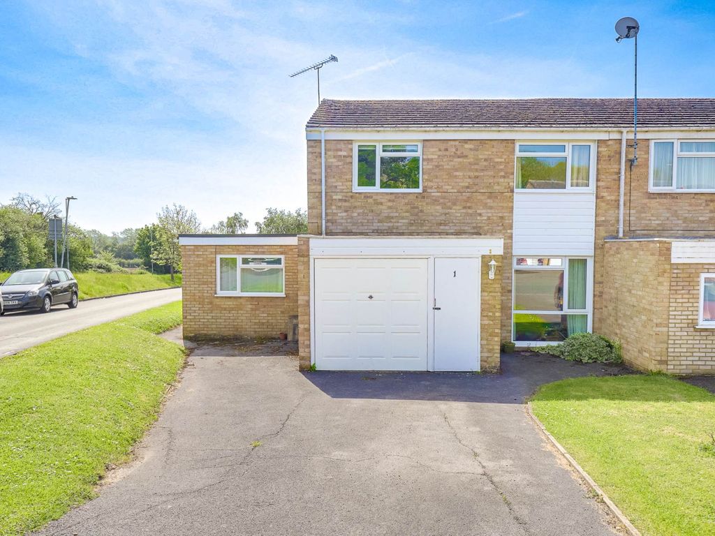 4 bed semidetached house for sale in Chestnut Avenue, Caversham Park Village RG4, £475,000 Zoopla