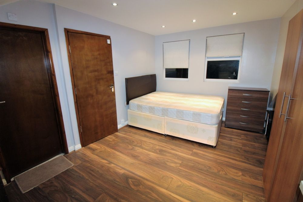 Studio to rent in Blackstock Road, Finsbury Park, London N4, £1,582 pcm Zoopla