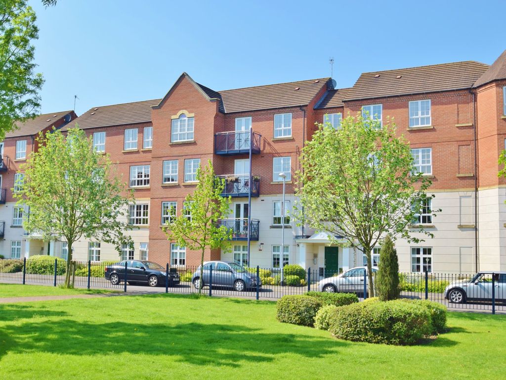 2 bed flat to rent in Wenlock Drive, The Square, West Bridgford NG2, £