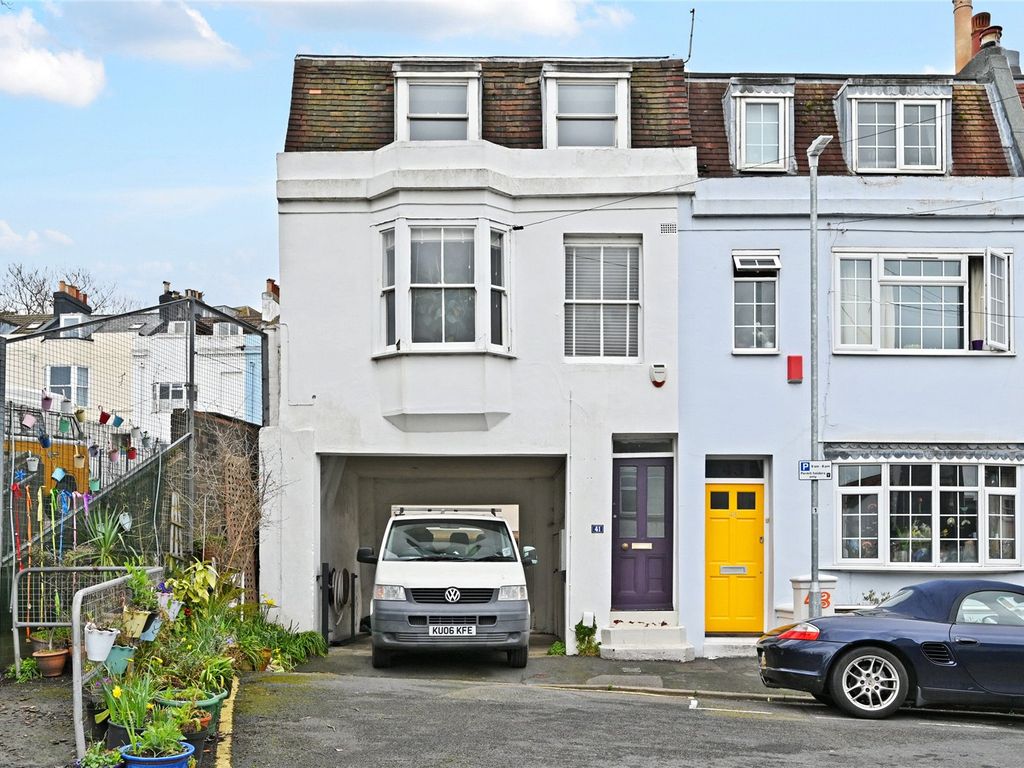 2 bed terraced house for sale in Centurion Road, Brighton, East Sussex