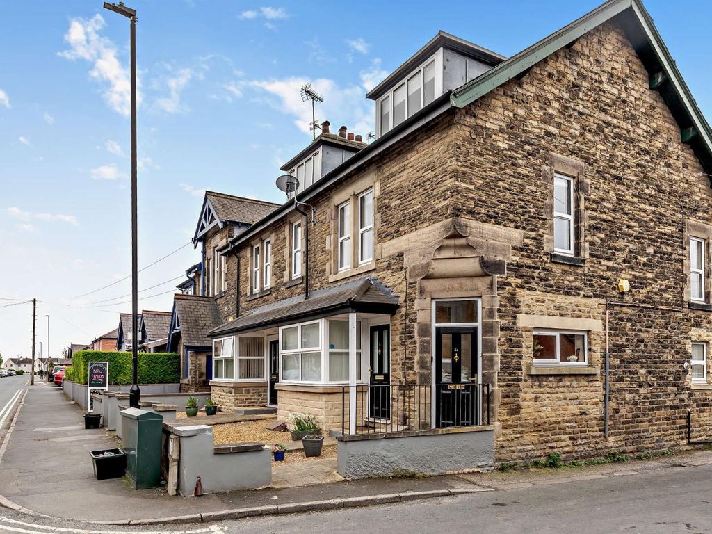 2 bed flat for sale in Forest Avenue, Harrogate HG2, £200,000 Zoopla