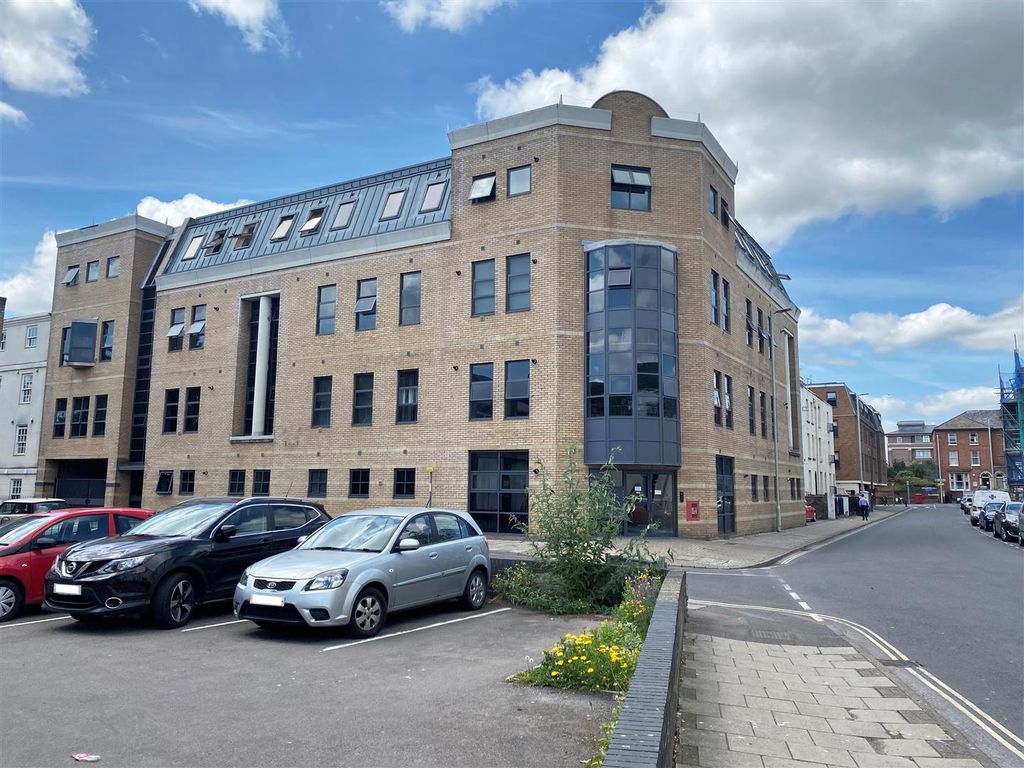 2 bed flat for sale in Park Road, Gloucester GL1 Zoopla