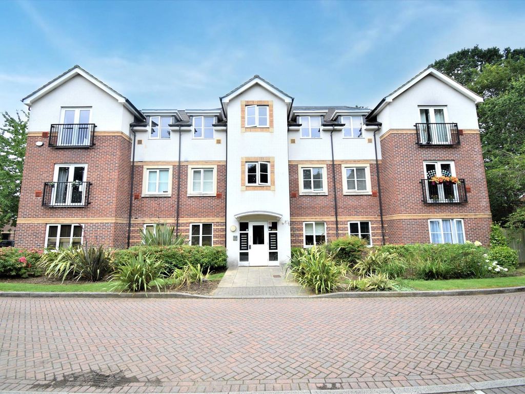 2 bed flat to rent in Kingswood Close, Camberley, Surrey GU15 Zoopla
