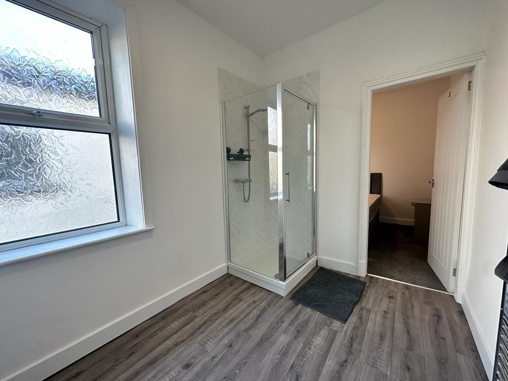 Room to rent in Hollingreave Road, Burnley BB11 Zoopla