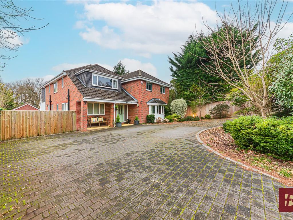 5 bed detached house for sale in Pinehill Road, Crowthorne RG45, £