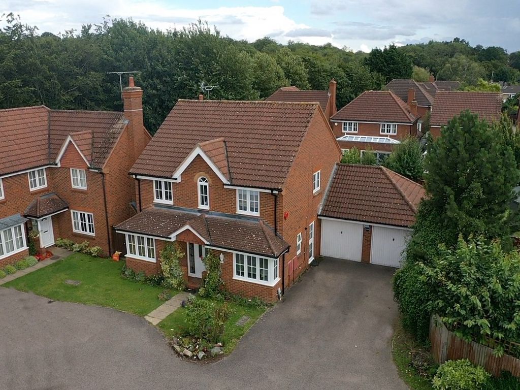 5 bed detached house for sale in Aspen Way, Welwyn Garden City AL7, £