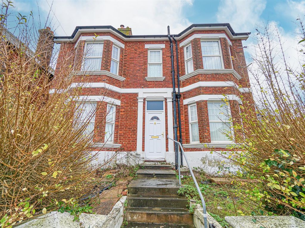 4 bed detached house for sale in Victoria Avenue, Hastings TN35, £