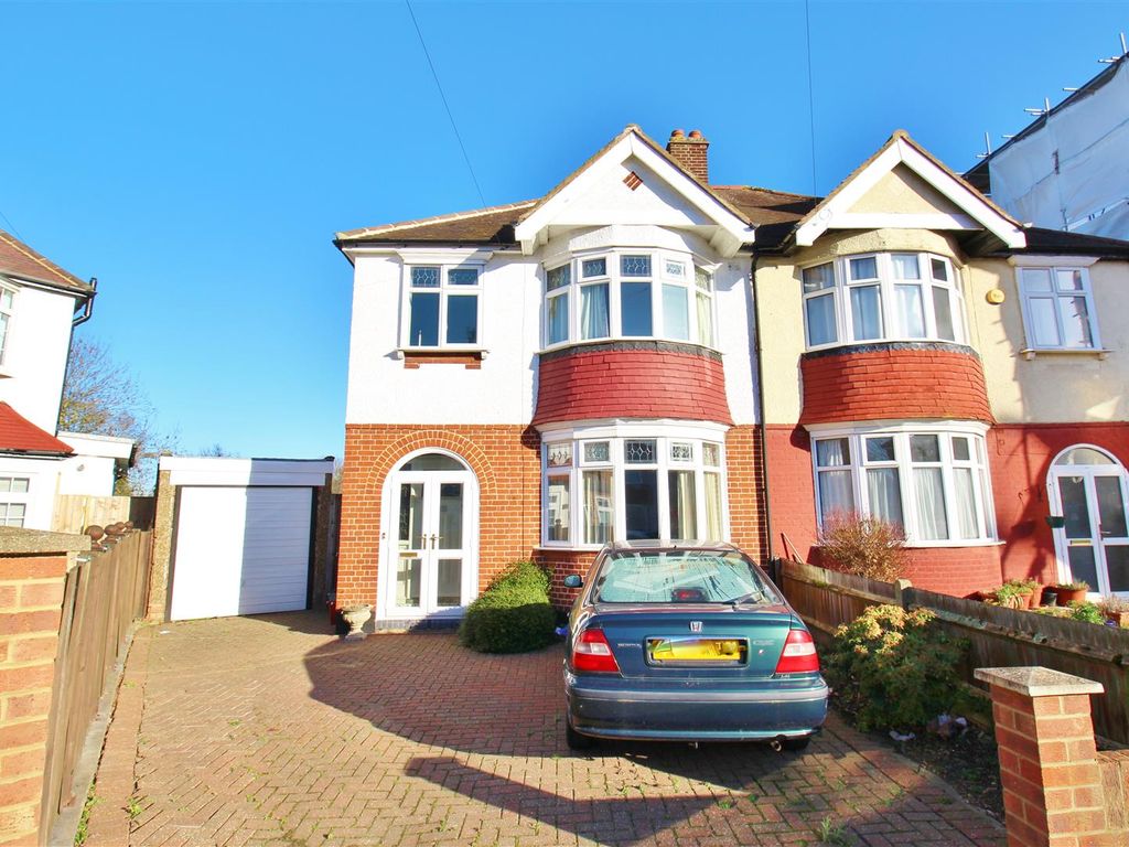 3 bed semidetached house for sale in Oaklands Avenue, Isleworth TW7, £