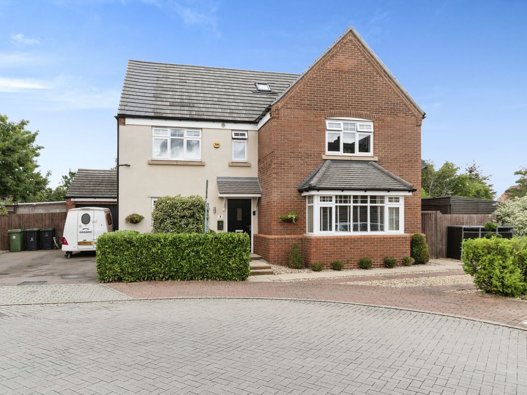 6 bed detached house for sale in Redwing Croft, Lower Stondon, Henlow