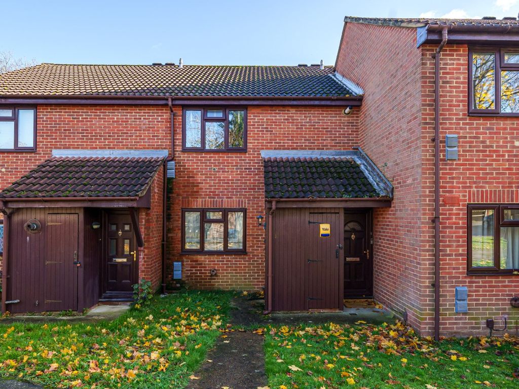 1 bed flat for sale in Lindsey Gardens, Feltham, London TW14, £149,500