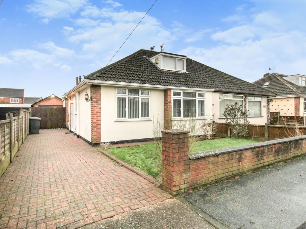 3 bed semidetached bungalow for sale in Heathview Road, Widnes WA8