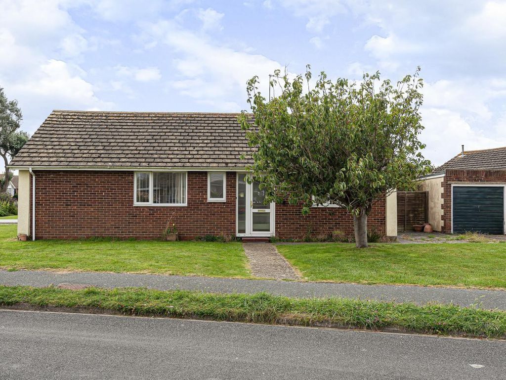 3 bed detached bungalow for sale in Sunnymead Drive, Selsey PO20 Zoopla
