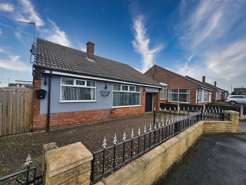3 bed detached bungalow for sale in Berwick Avenue, Mansfield NG19, £
