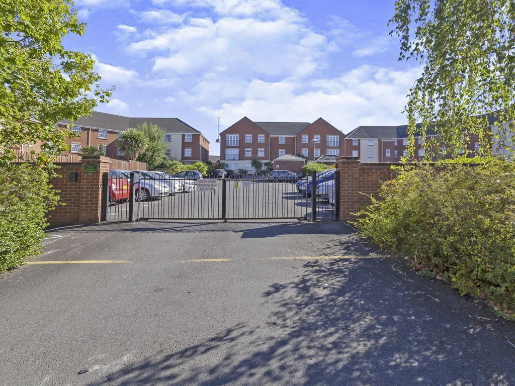1 bed flat for sale in Birkby Close, Hamilton, Leicester LE5 Zoopla