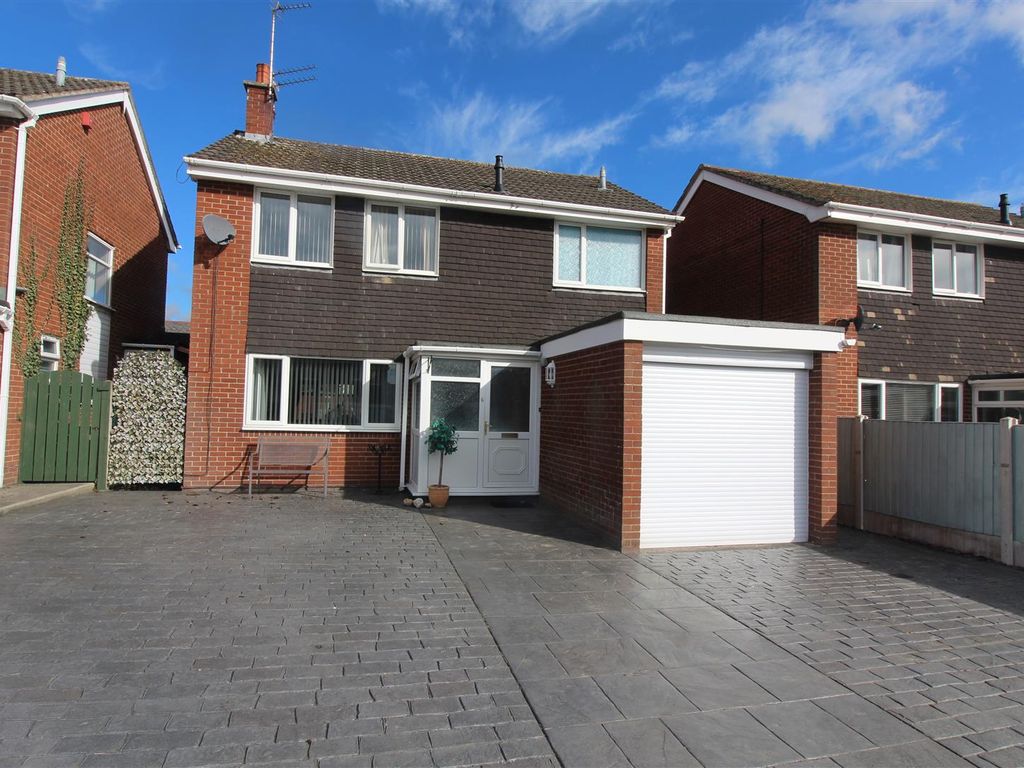 4 bed detached house for sale in Yew Tree Close, Whittington, Oswestry