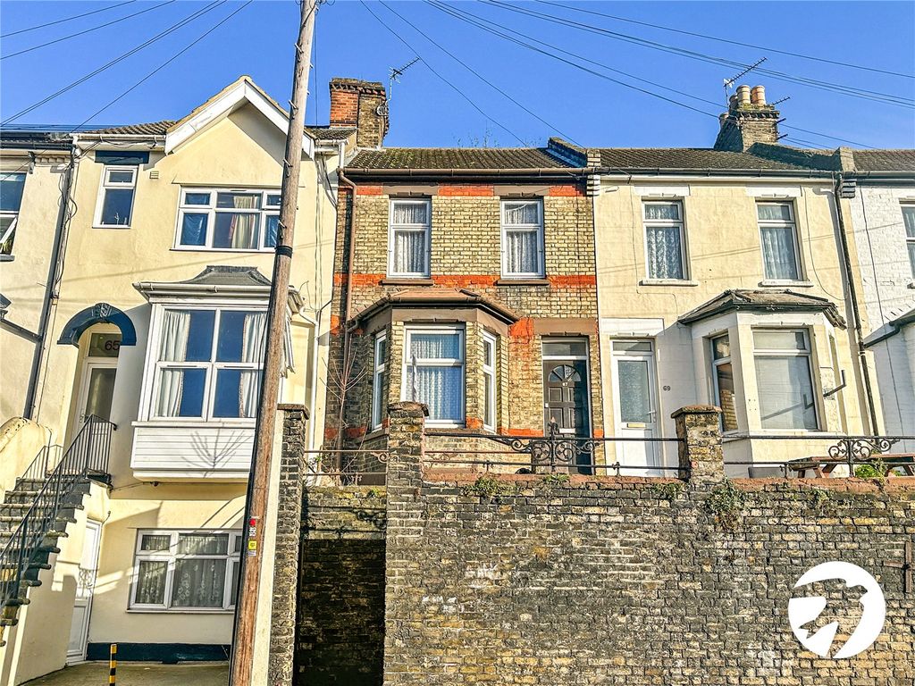 3 bed terraced house for sale in Luton Road, Chatham, Kent ME4, £