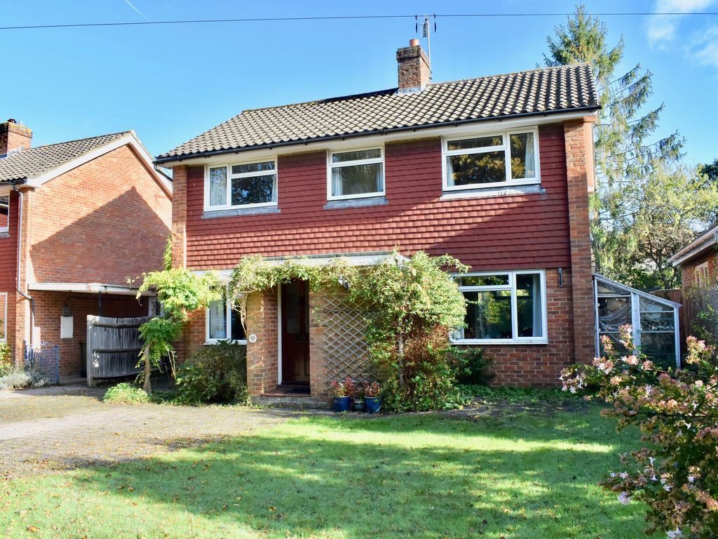 4 bed detached house for sale in West Farm Drive, Ashtead KT21, £