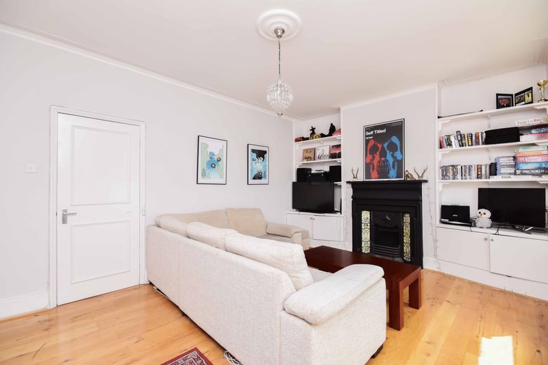 3 bed flat to rent in Kingswood Road, London SW2 Zoopla