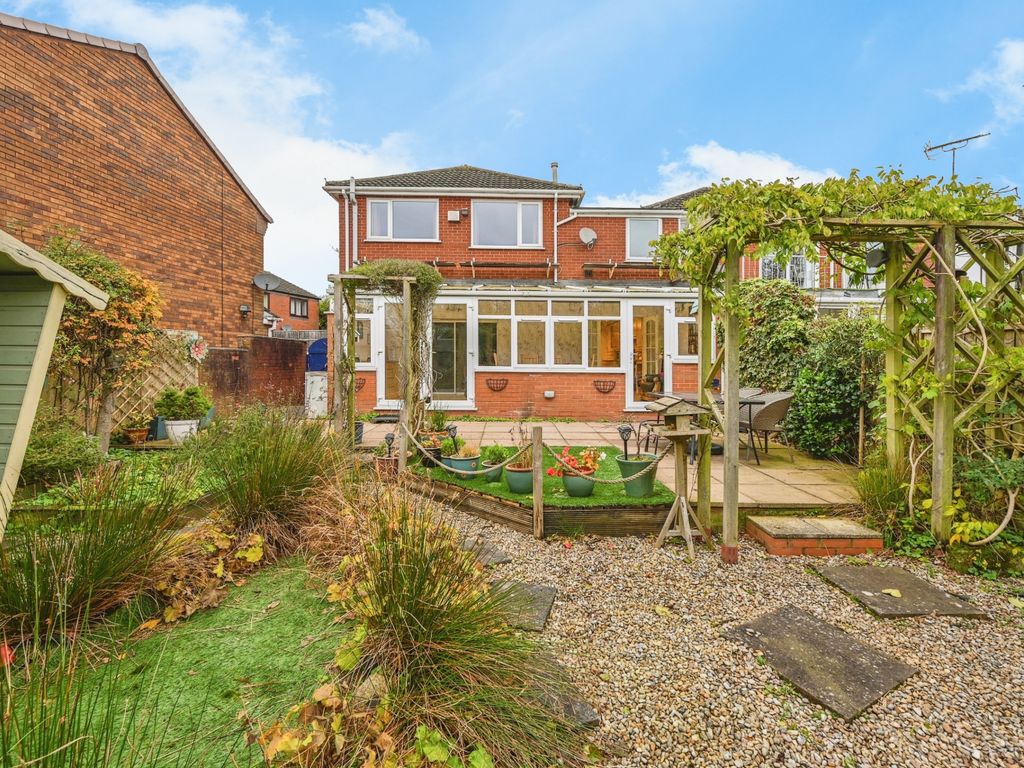 4 bed linkdetached house for sale in Littleworth Road, Cannock