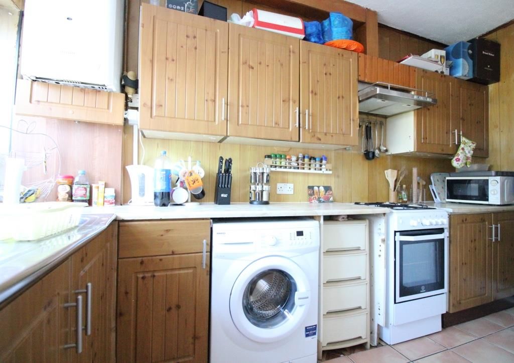 1 bed property to rent in Vicarage Farm Road, Heston, Hounslow TW5, £