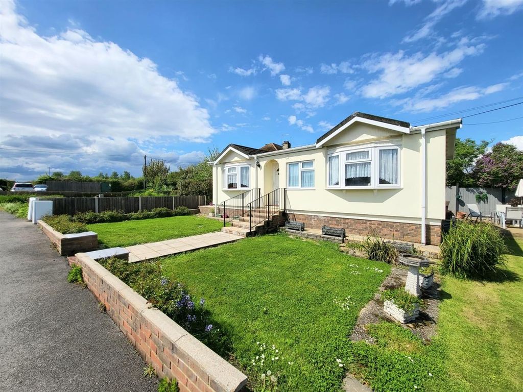 2 bed mobile/park home for sale in Rye Lane, Dunton Green, Sevenoaks