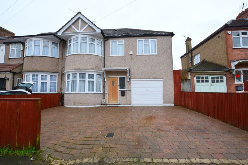 4 bed semidetached house to rent in Hampden Road, Harrow HA3, £2,500