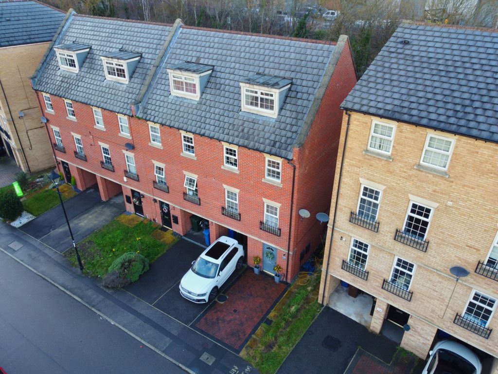 3 bed town house for sale in Wheatcrofts, Barnsley S70 Zoopla