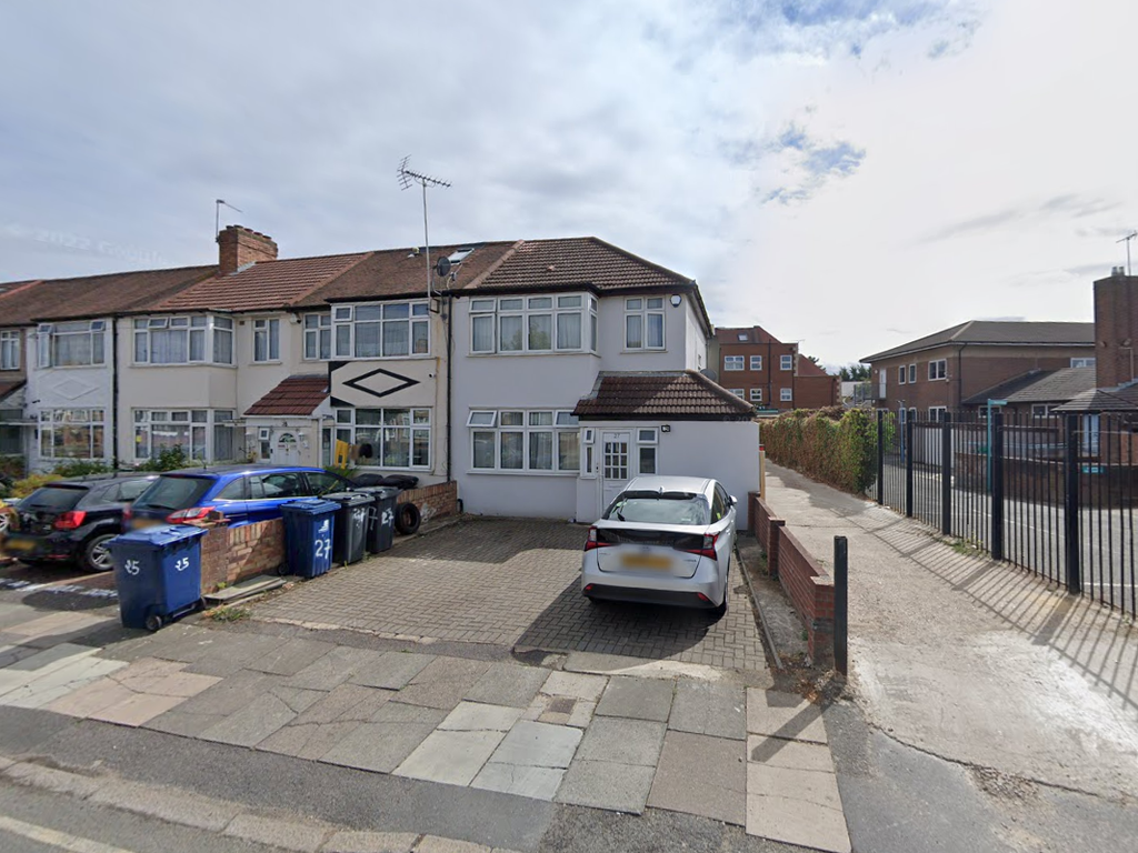 3 bed end terrace house for sale in Beatrice Road, Southall UB1, £