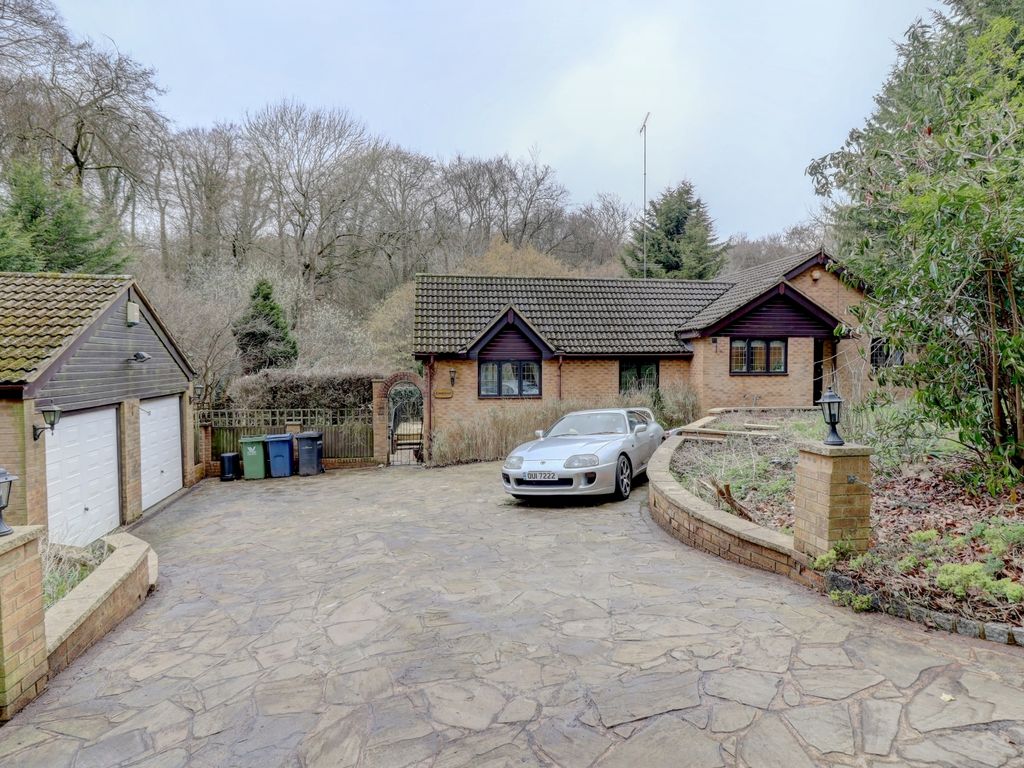 4 bed bungalow for sale in Kingswood Road, Penn, High Buckinghamshire HP10 Zoopla