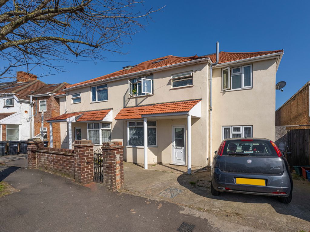 9 bed semidetached house for sale in Walnut Tree Road, Heston, Hounslow TW5, £685,000 Zoopla