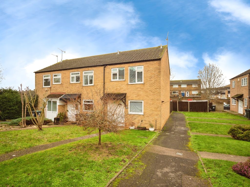 3 bed end terrace house for sale in Thistledown, Gravesend DA12, £