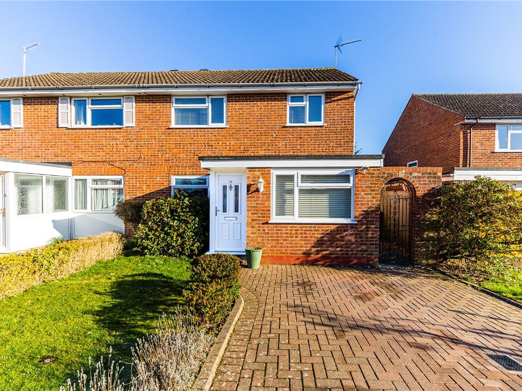 3 bed semidetached house for sale in Chesterton Avenue, Harpenden, Hertfordshire AL5 Zoopla