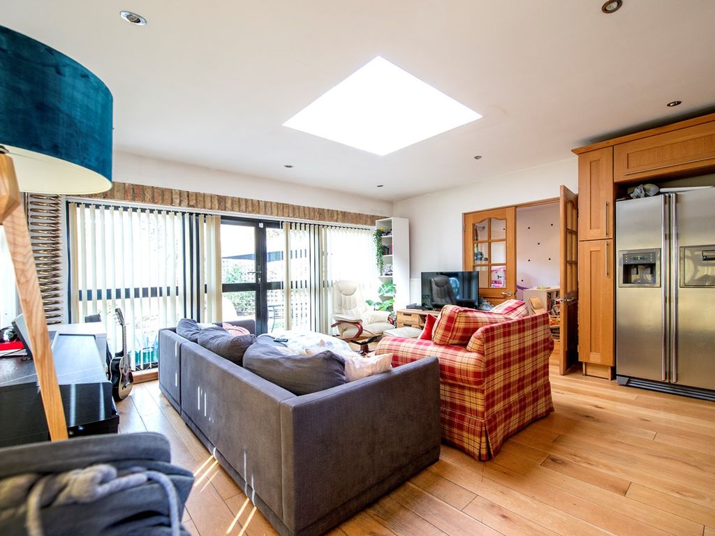 3 bed for sale in Harvard Road, Turnham Green, Chiswick