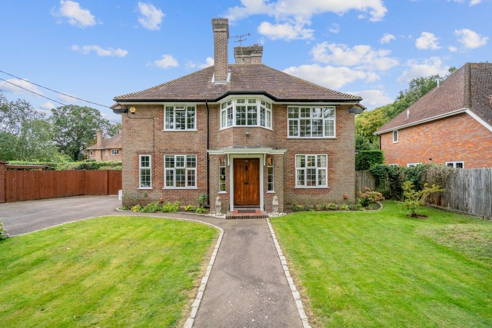 4 bed detached house for sale in Stubbs Wood, Chesham Bois, Amersham