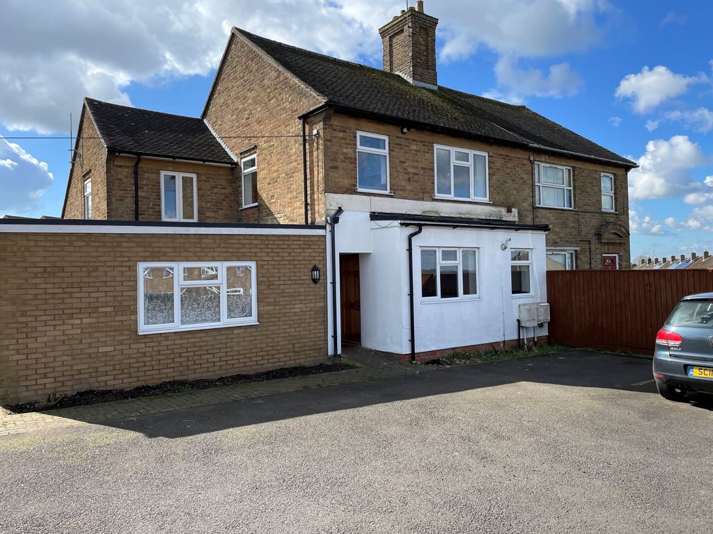 2 bed flat to rent in Cotswold Crescent, Chipping Norton OX7 Zoopla