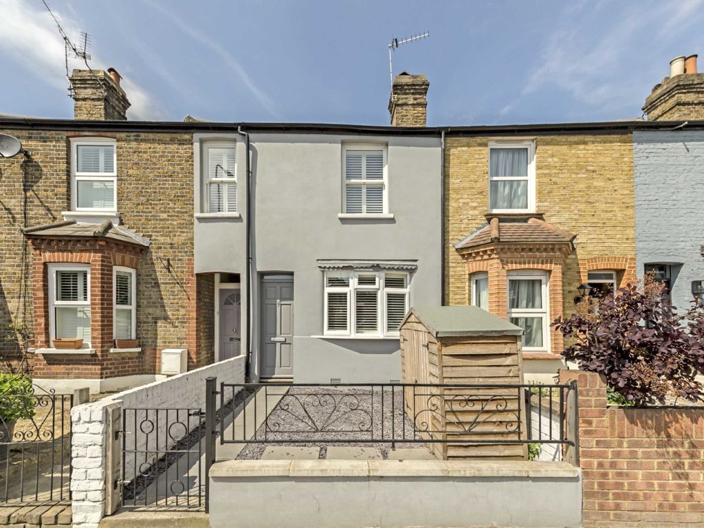 3 bed property to rent in Lower Mortlake Road, Kew, Richmond TW9, £