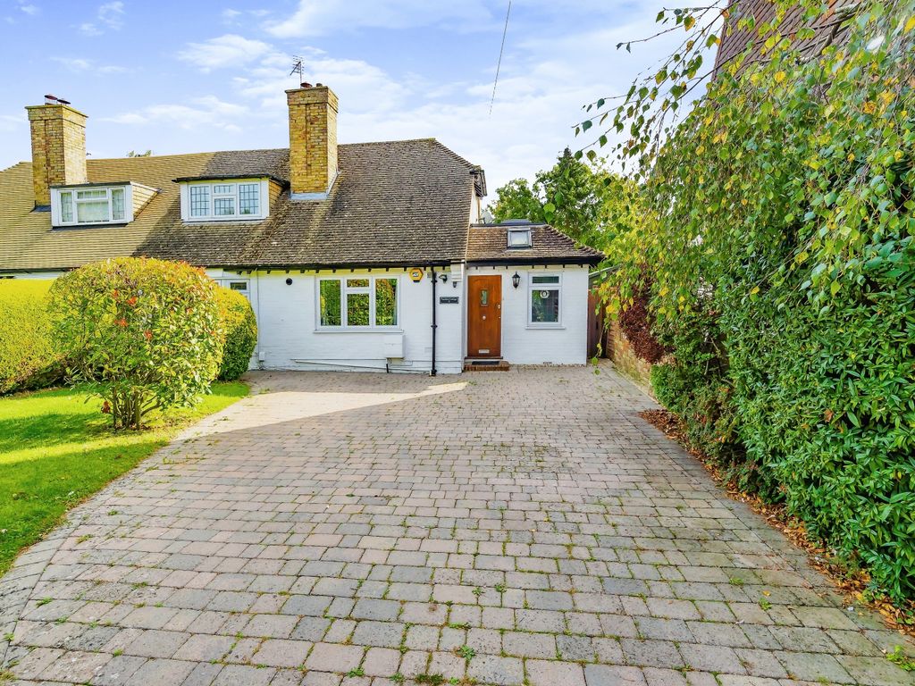 5 bed semidetached house for sale in High Road, Chipstead, Coulsdon