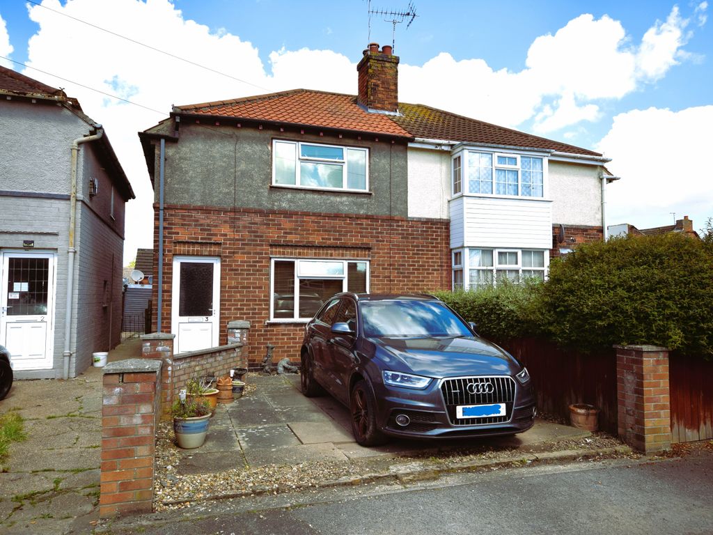 3 bed semidetached house for sale in Beverley Grove, Skegness PE25