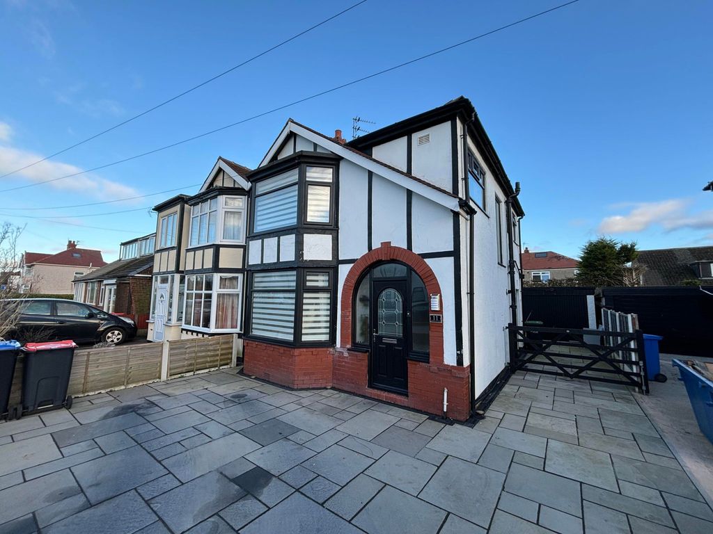 3 bed semidetached house for sale in Knowle Avenue, Cleveleys FY5, £