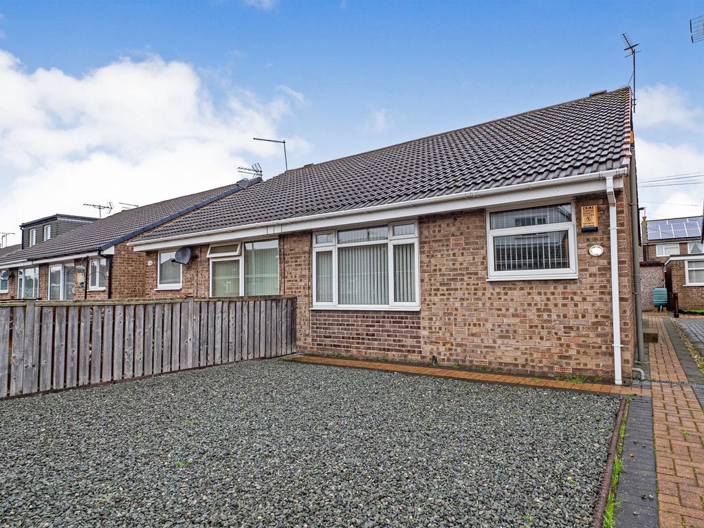 2 bed semidetached bungalow for sale in Newtondale, Sutton Park, Hull